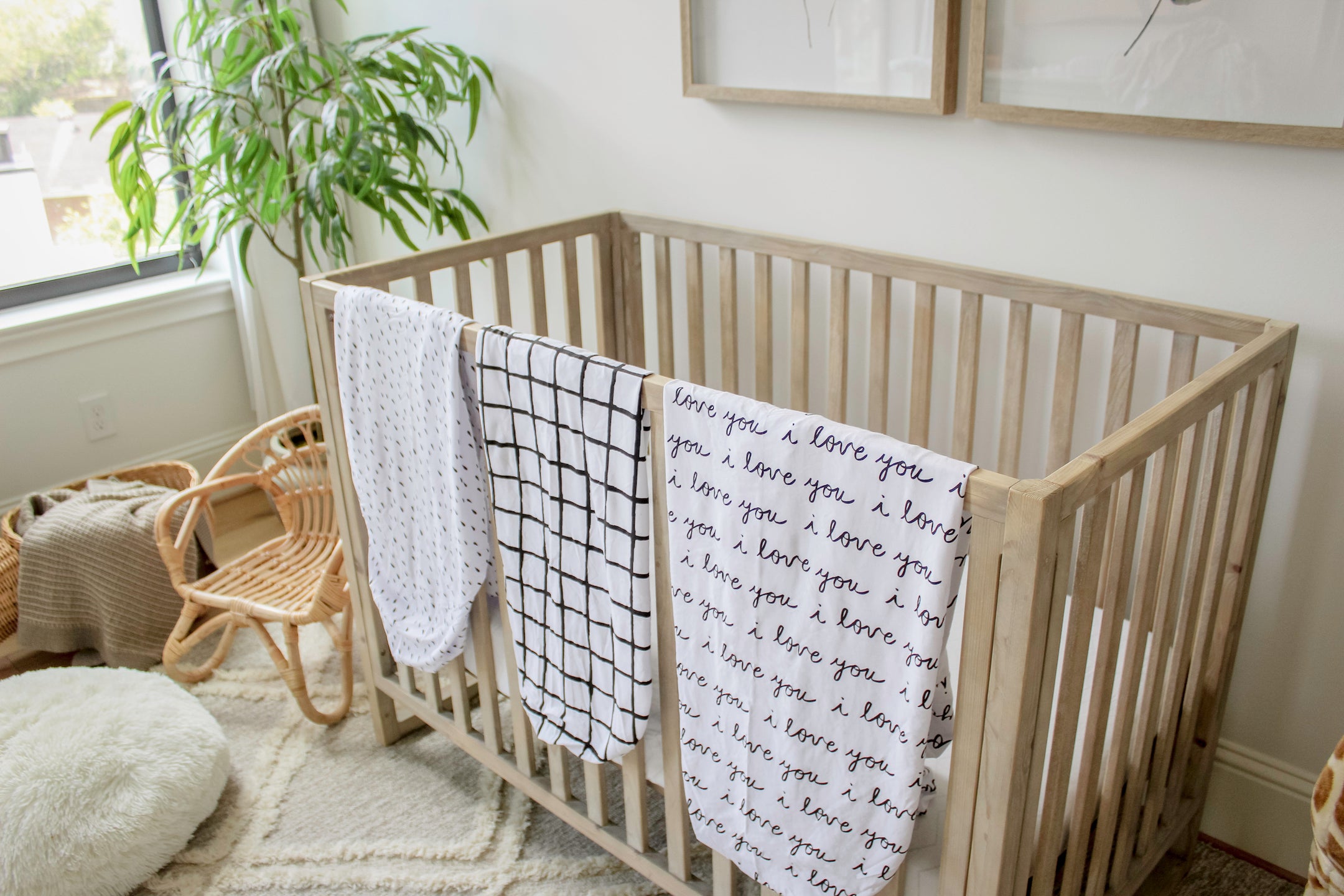 Black and white shop fitted crib sheet