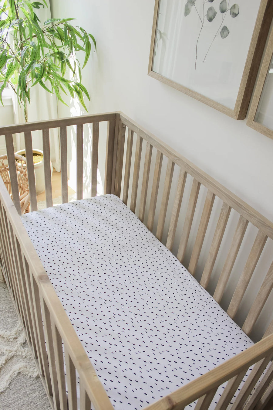 Black & White Mini Crib Fitted Sheet Set