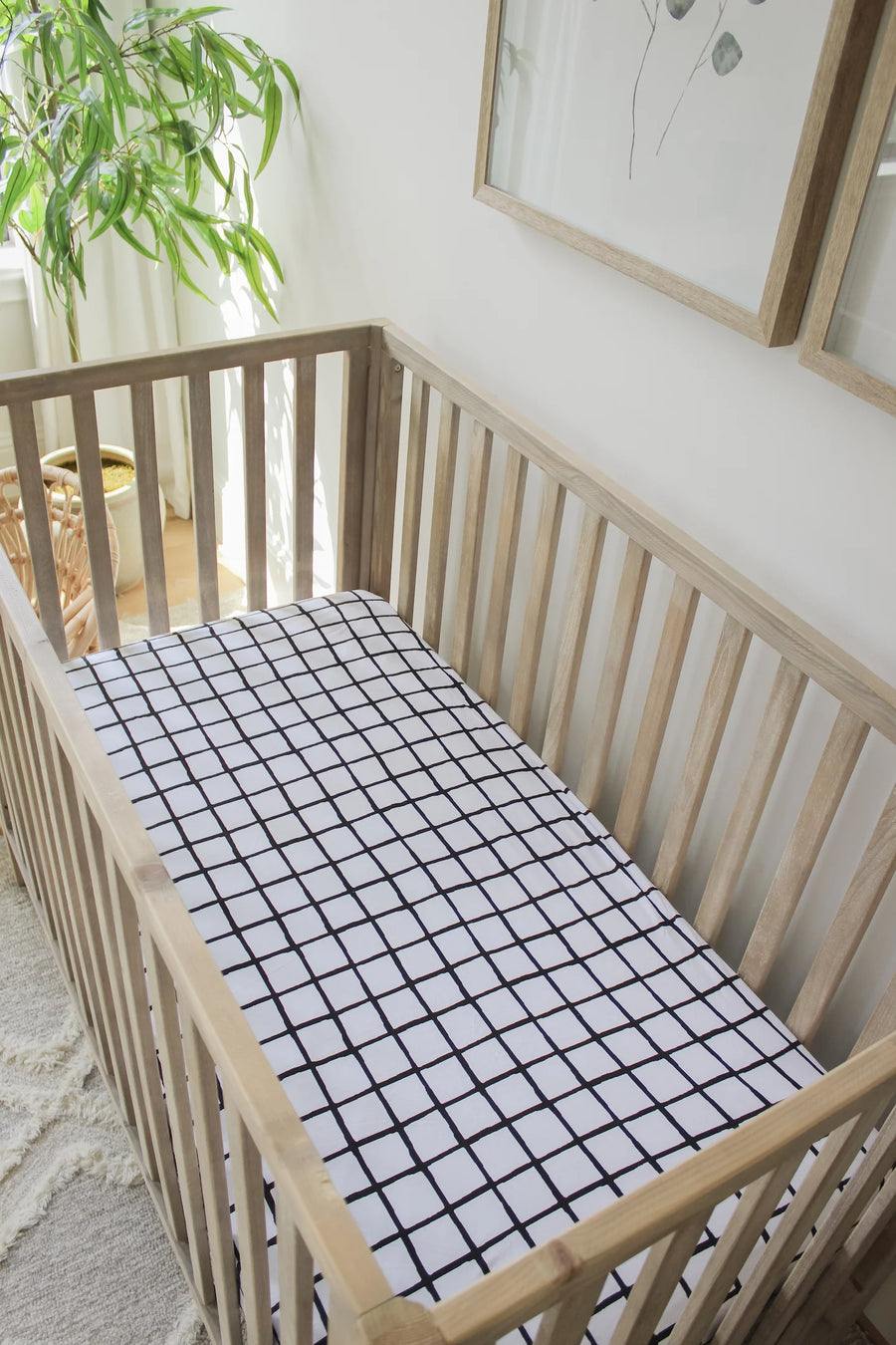 Black & White Mini Crib Fitted Sheet Set